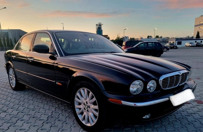 Jaguar XJ cena 54900 przebieg: 220000, rok produkcji 2003 z Poznań małe 407